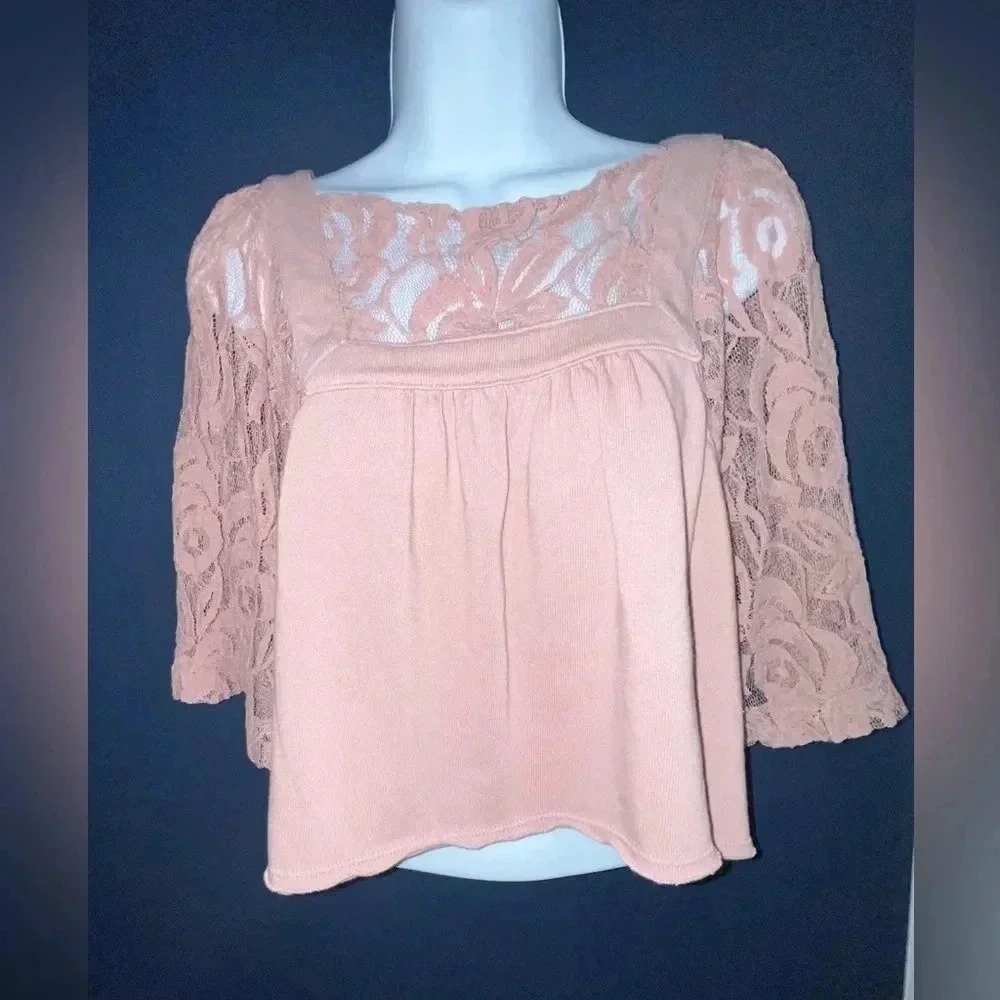 Free people oversized medium lace top cropped boxy